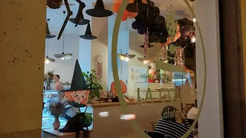 Pastelería de Zamora adornada con motivos de Halloween