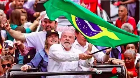 Lula da Silva durante la campaña electoral en Brasil. Fotografía: @LulaOficial