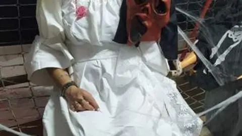 Una de las madres en el Pasaje del Terror