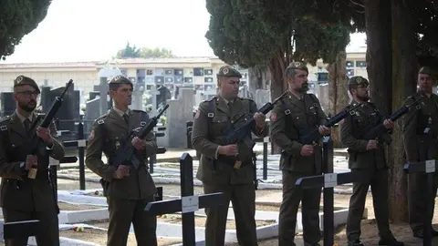 Homenaje militares en el cementerio de Zamora (1)