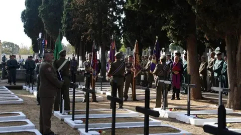 Homenaje militares en el cementerio de Zamora (2)