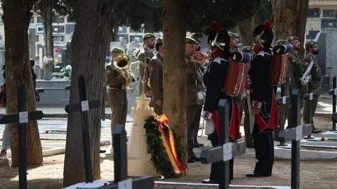 Homenaje militares en el cementerio de Zamora (15)