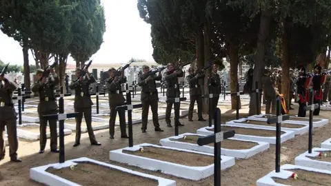 Homenaje militares en el cementerio de Zamora (16)