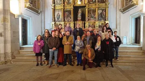 Foto de Familia de Anselmo Esteban y sus alumnos. Foto Óscar Antón
