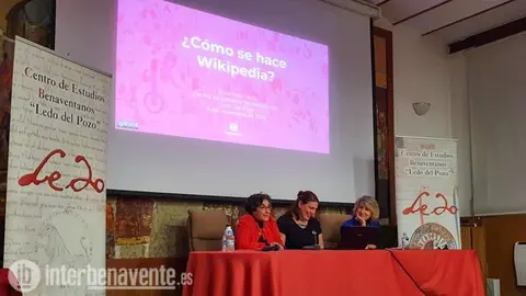 Conferencia sobre Wikipedia en Benavente. Foto Interbenavente