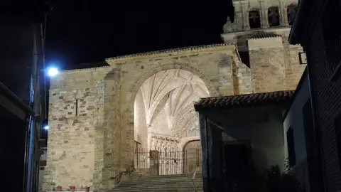 La Iglesia de la Hiniesta, iluminada