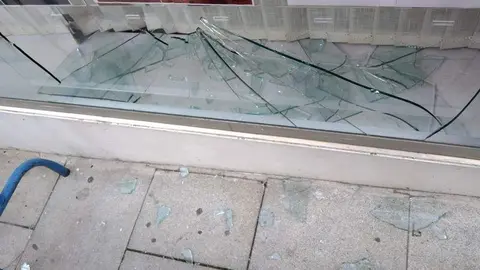 luna rota en la sede de Vox en Zamora