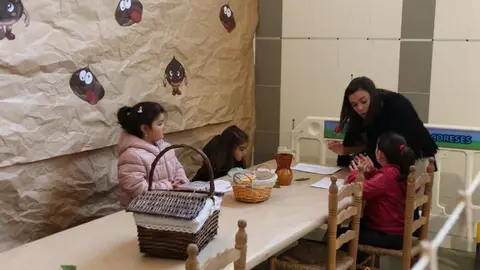 Niños participan en el Magosto de Coreses. Foto Marcos Vicente