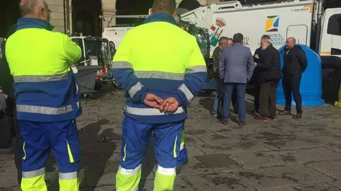 Recogida firmas Presentación del nuevo servicio de de limpieza en Zamora