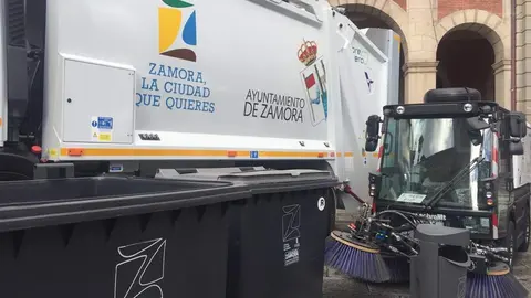 Recogida firmas Presentación del nuevo servicio de de limpieza en Zamora_11