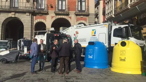 Recogida firmas Presentación del nuevo servicio de de limpieza en Zamora_3