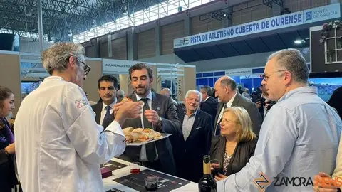 El diputado de Cultura en el stand de Zamora