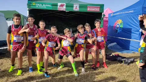 El equipo masculino sub 12 del Vino Toro Caja Rural en el Campeonato Autonómico en Atapuerca