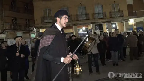 Pasacalles y una Ronda Tradicional de Son de Los Valles homenajeando a la figura del sereno. Fotografía: Interbenavente