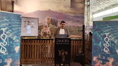 Tomás del Bien presenta las actividades culturales de Toro en INTUR