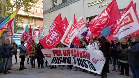 Concentración sindical ante CEOE