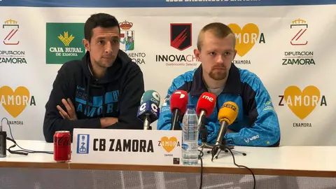 Saulo Hernández y Jacob Round