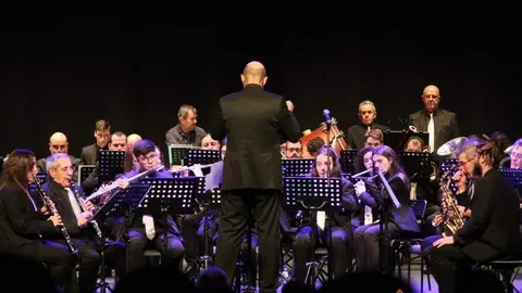 Actuación de la Banda Nacor Blanco en el Teatro Ramos Carrión