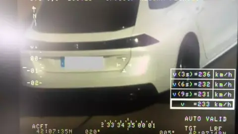 El vehículo captado por el radar Pegasus a más de 200 kilómetros por hora en la A-67 en Palencia. Fotografía: GUARDIA CIVIL