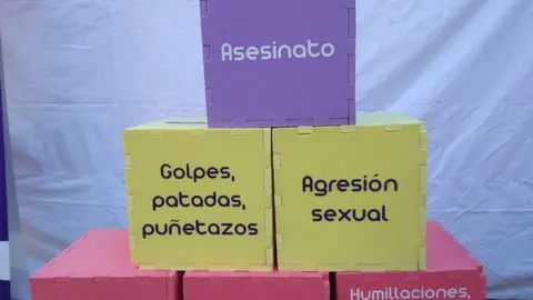 Algunos de los mensajes del acto contra la violencia de género en Zamora. Foto archivo