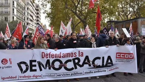Tudanca en la manifestación por la Democracia
