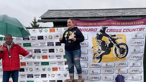 ANDREA VALLEJO se proclama Campeona de Enduro Femenino de CyL