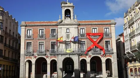El Ayuntamiento de Zamora luce el lazo rojo por el Día Mundial del Sida