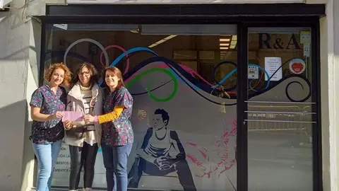 R&A Peluqueras entrega parte del premio de la Lotería de Navidad