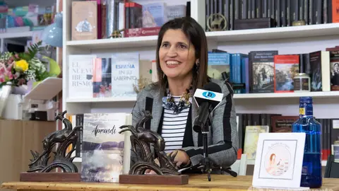 Ana Llamas González, de Vega de Tera, presenta su primera novela