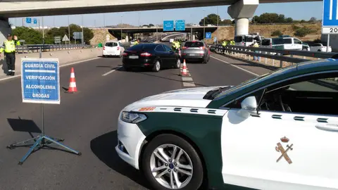 Control de tráfico de la Guardia Civil. Fotografía: DGT