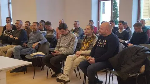 "Eurofans" en asamblea, en el Teatro Ramos Carrión