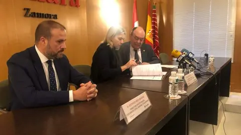 Firma del convenio en la Cámara de Comercio