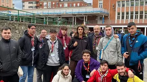 Scouts de Zamora reciben en Santander la Luz de la Paz de Belén