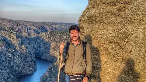 Sergio Aguilar 'Buenajera' a orillas de los Arribes. Fotografía: CEDIDA