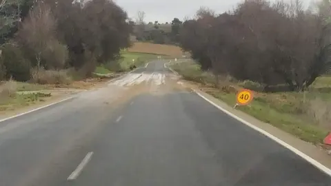 agua en carreteras