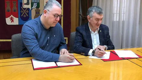 firma convenio diputación y escuela relaciones laborales