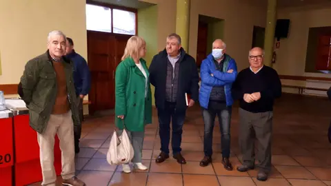 Delegada territorial junto a alcaldes