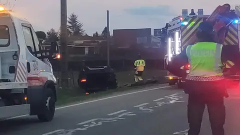 suceso coche volcado