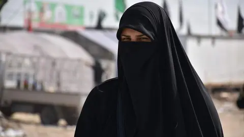 Mujer cubierta con un niqab en Afganistán
