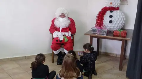 Papá Noel visita a los niños de Fresno de Sayago. Fotografía: CEDIDA