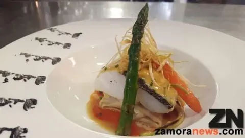 Bacalao confitado en aceite de cítricos sobre ravioli de wonton y bogavante