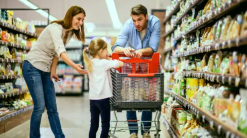 Cesta de la compra. Fotografía de archivo