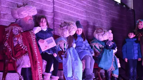 Los Reyes Magos recogen personalmente las últimas cartas de los niños zamoranos_2