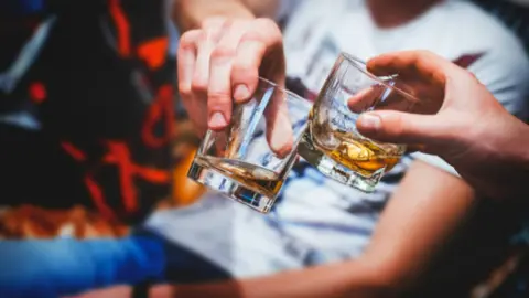 Consumo alcohol. Fotografía de archivo