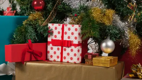 Árbol de Navidad con regalos