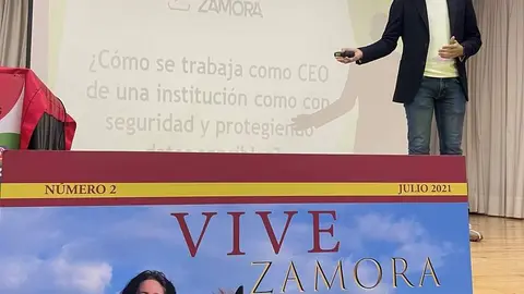 Jornadas sobre seguridad en las redes sociales impartidas por la revista VIVE ZAMORA