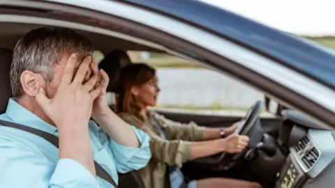 Distracciones al volante. Fotografía de archivo
