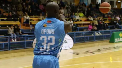 Opong, jugador del CB Zamora