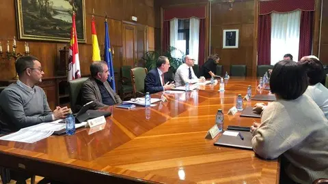 Reunión de los alcaldes de los pueblos afectados con el subdelegado de Gobierno