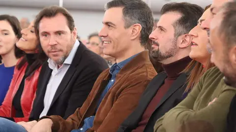 Pedro Sánchez y Luis Tudanca en el acto de presentación de los candidatos socialistas a las capitales de provincia de CyL